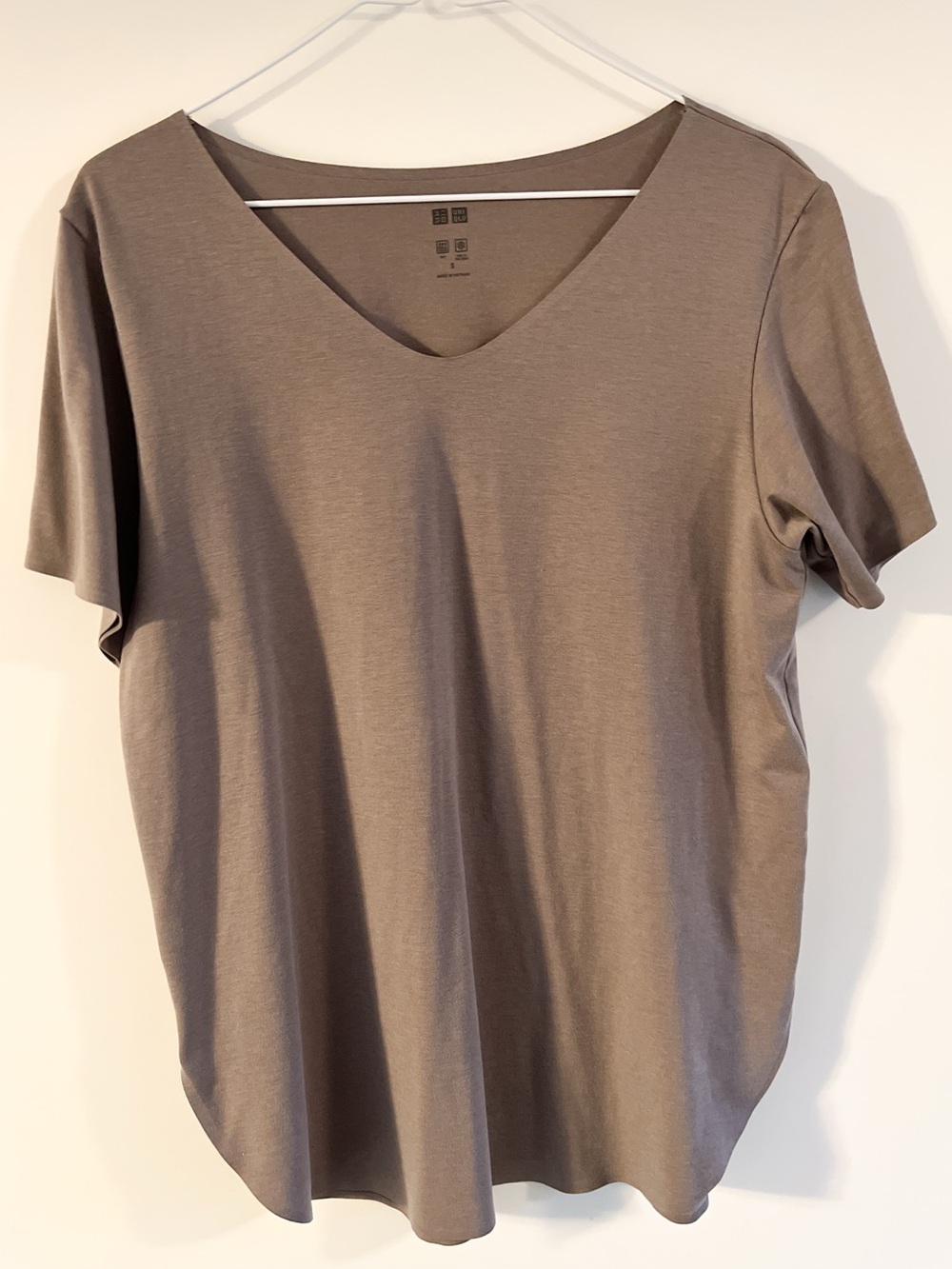 Uniqlo Airism Women's Short Sleeve Tee — Taupe Brown S